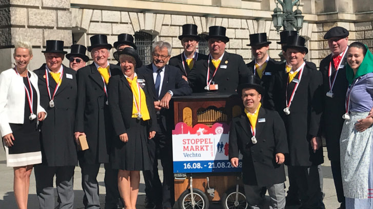 Silvia Breher mit dem Marktausschuss des Stoppelmarkts Vechta