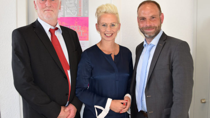 Silvia Breher mit Oliver Hölters und Uwe Weyerbrock vom Deutschen Caritasverband